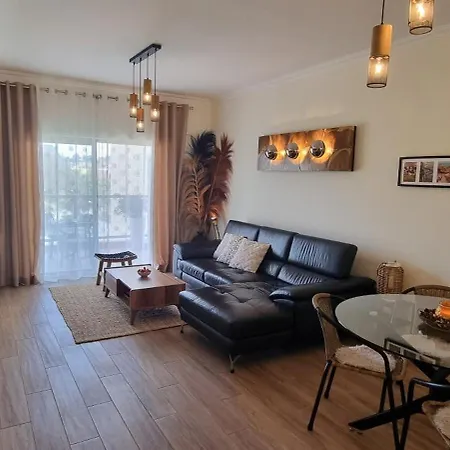 Et Chaleureux Avec Terrasse Vue Piscine A 2 Pas De La Marina Appartement