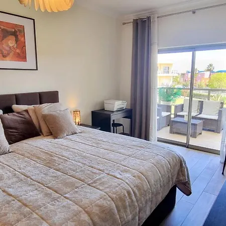 Et Chaleureux Avec Terrasse Vue Piscine A 2 Pas De La Marina *